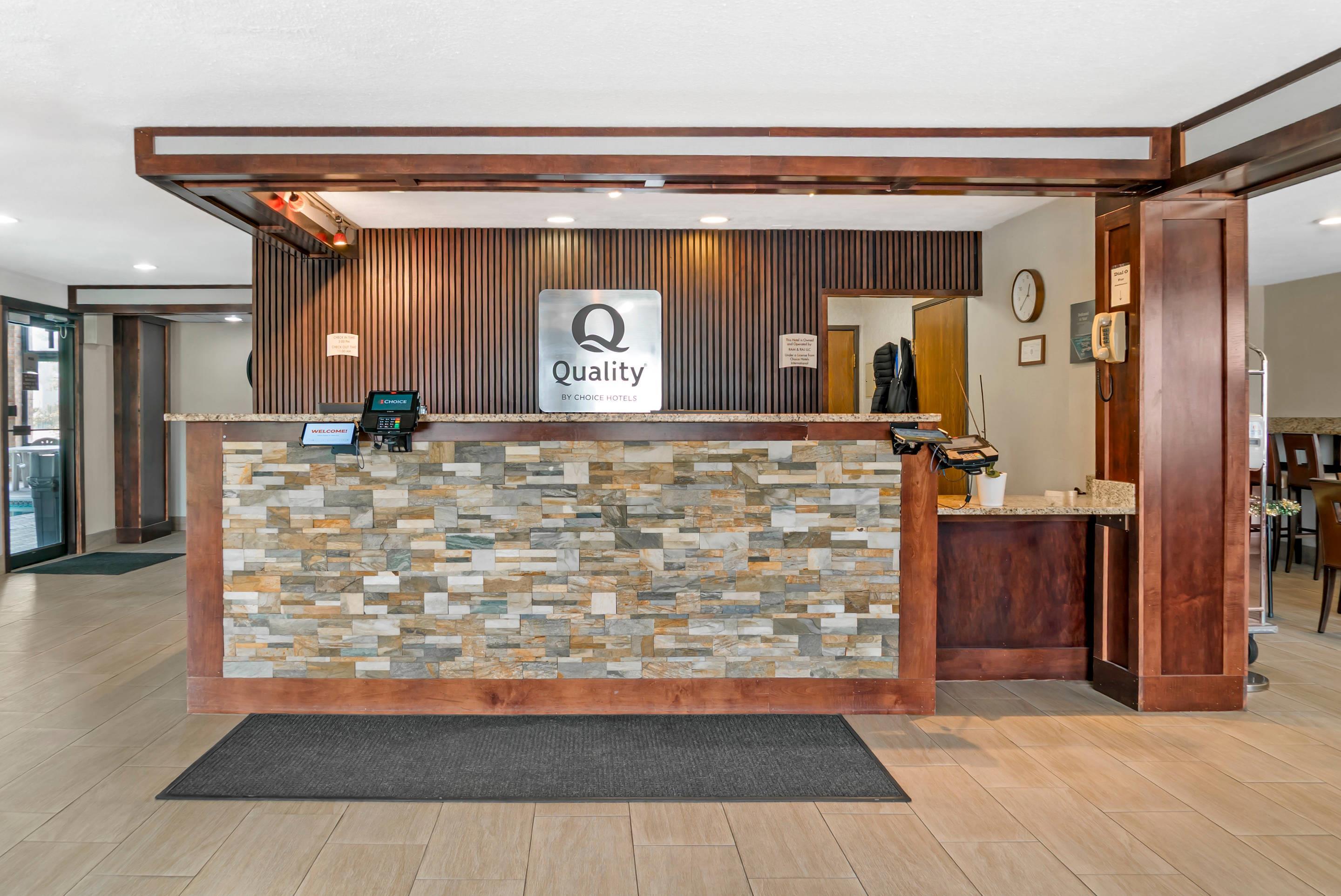 Hotel lobby | Quality Inn Grand Rapids South-Byron Center