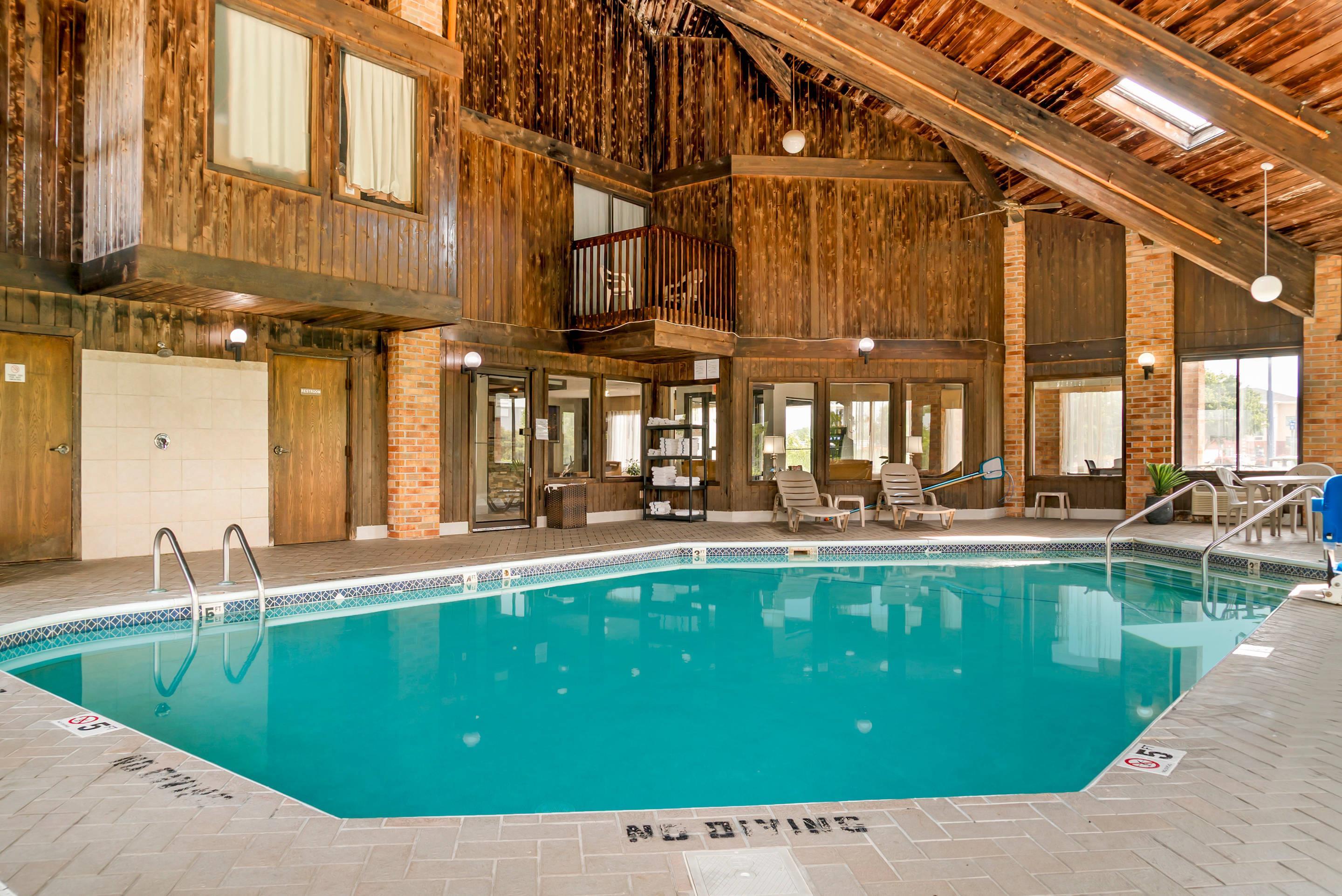 Indoor pool | Quality Inn Grand Rapids South-Byron Center