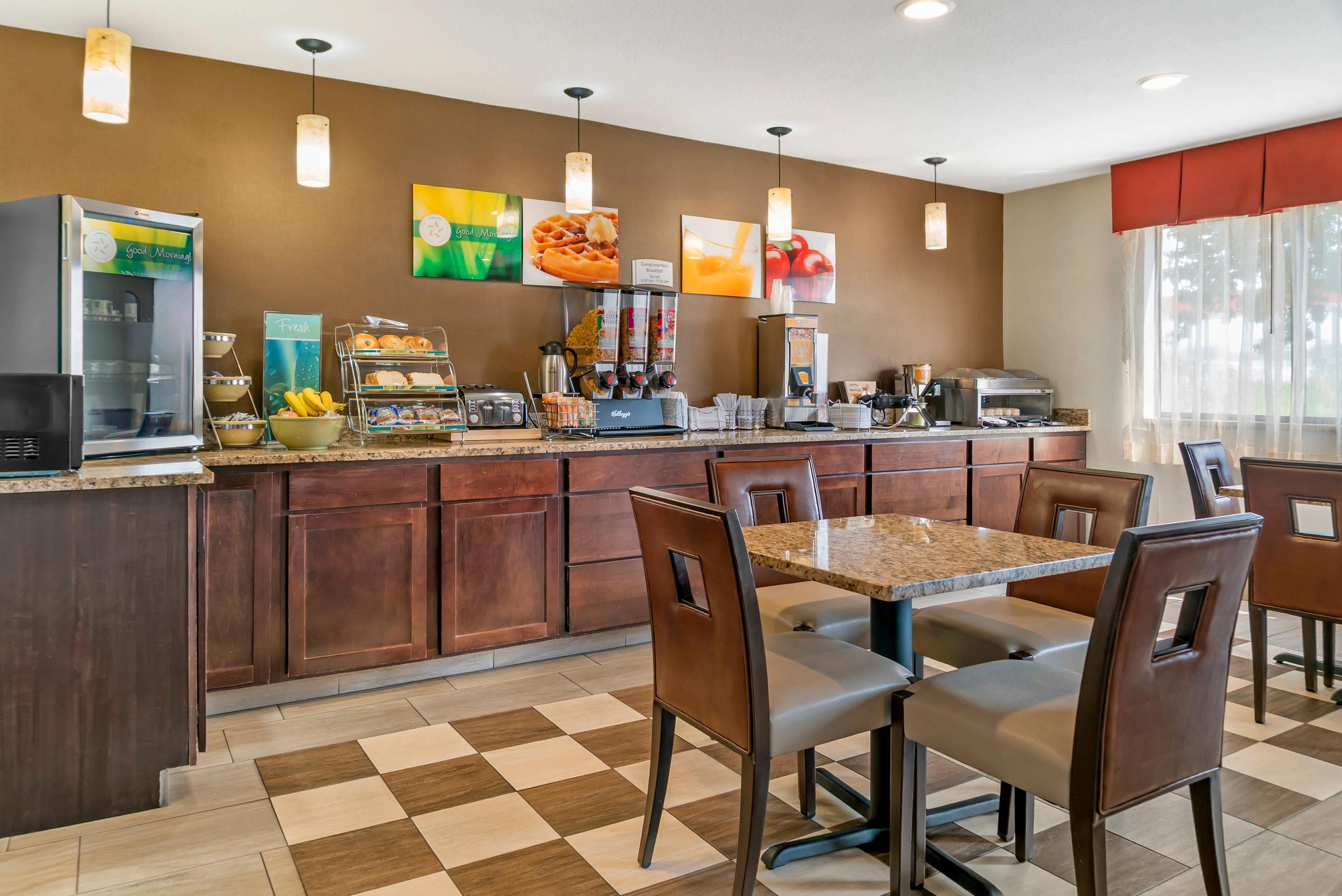 Enjoy breakfast in this seating area | Quality Inn Grand Rapids South-Byron Center