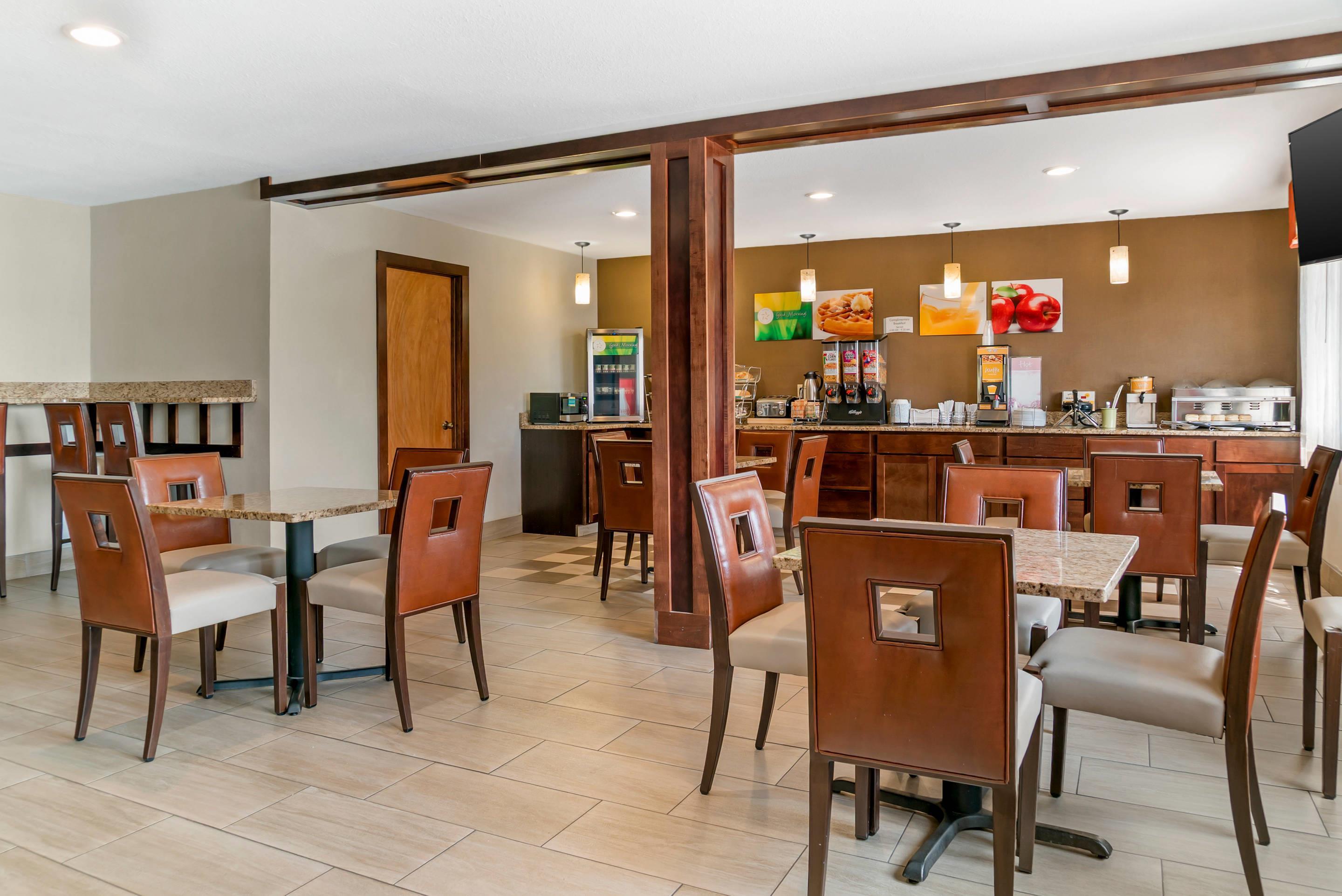 Spacious breakfast area | Quality Inn Grand Rapids South-Byron Center