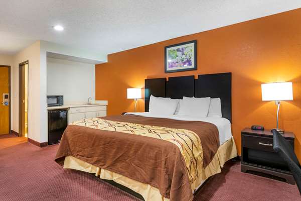 Suite - Rodeway Inn Coopersville