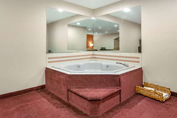 Suite - Rodeway Inn Coopersville