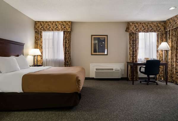 Suite - Quality Inn Grand Blanc - I-75, Exit 108