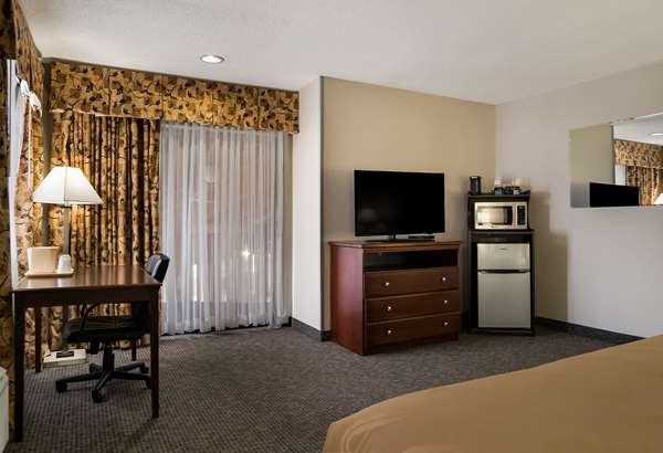 Suite - Quality Inn Grand Blanc - I-75, Exit 108