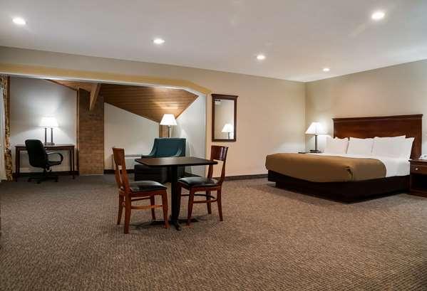 Suite - Quality Inn Grand Blanc - I-75, Exit 108