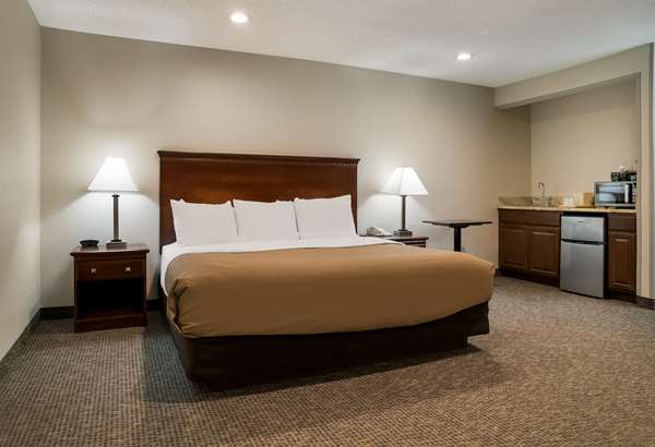 Suite - Quality Inn Grand Blanc - I-75, Exit 108