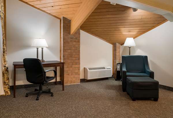 Suite - Quality Inn Grand Blanc - I-75, Exit 108