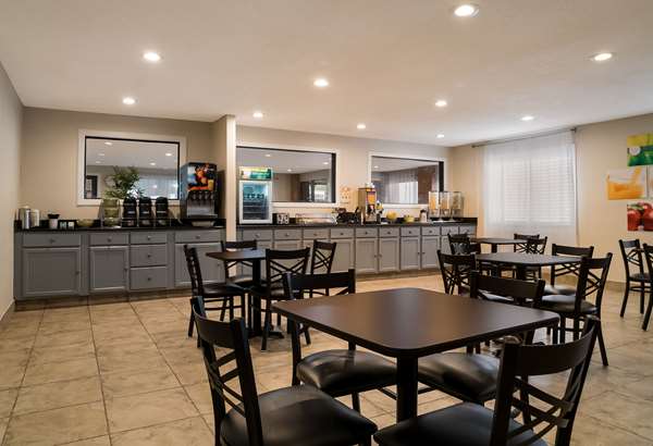 Amenities - Quality Inn Grand Blanc - I-75, Exit 108