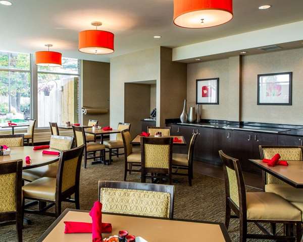 Restaurant - Cambria Hotel Traverse City