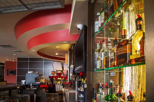 Restaurant - Cambria Hotel Traverse City