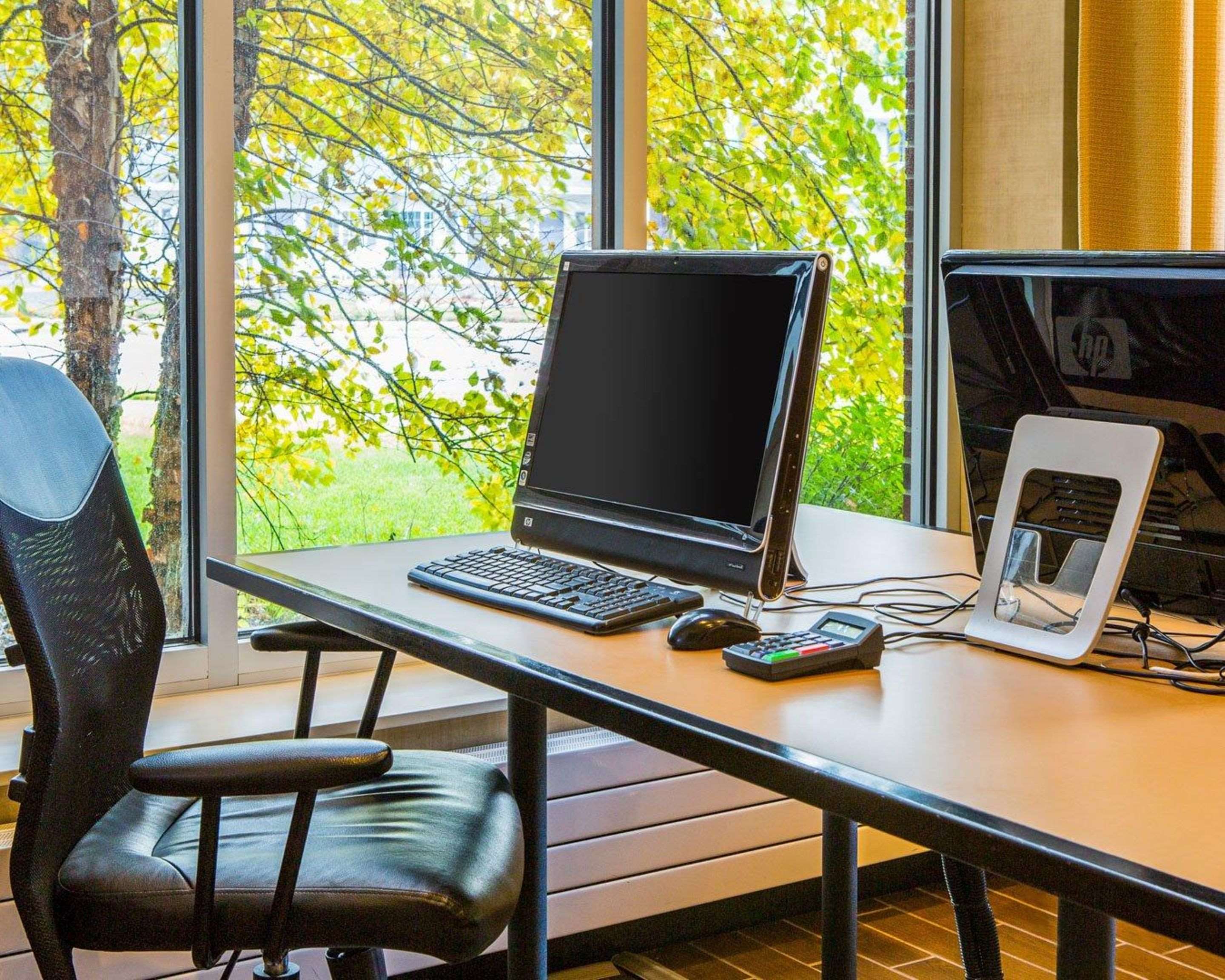 Business center with high-speed Internet access | Cambria Hotel Traverse City
