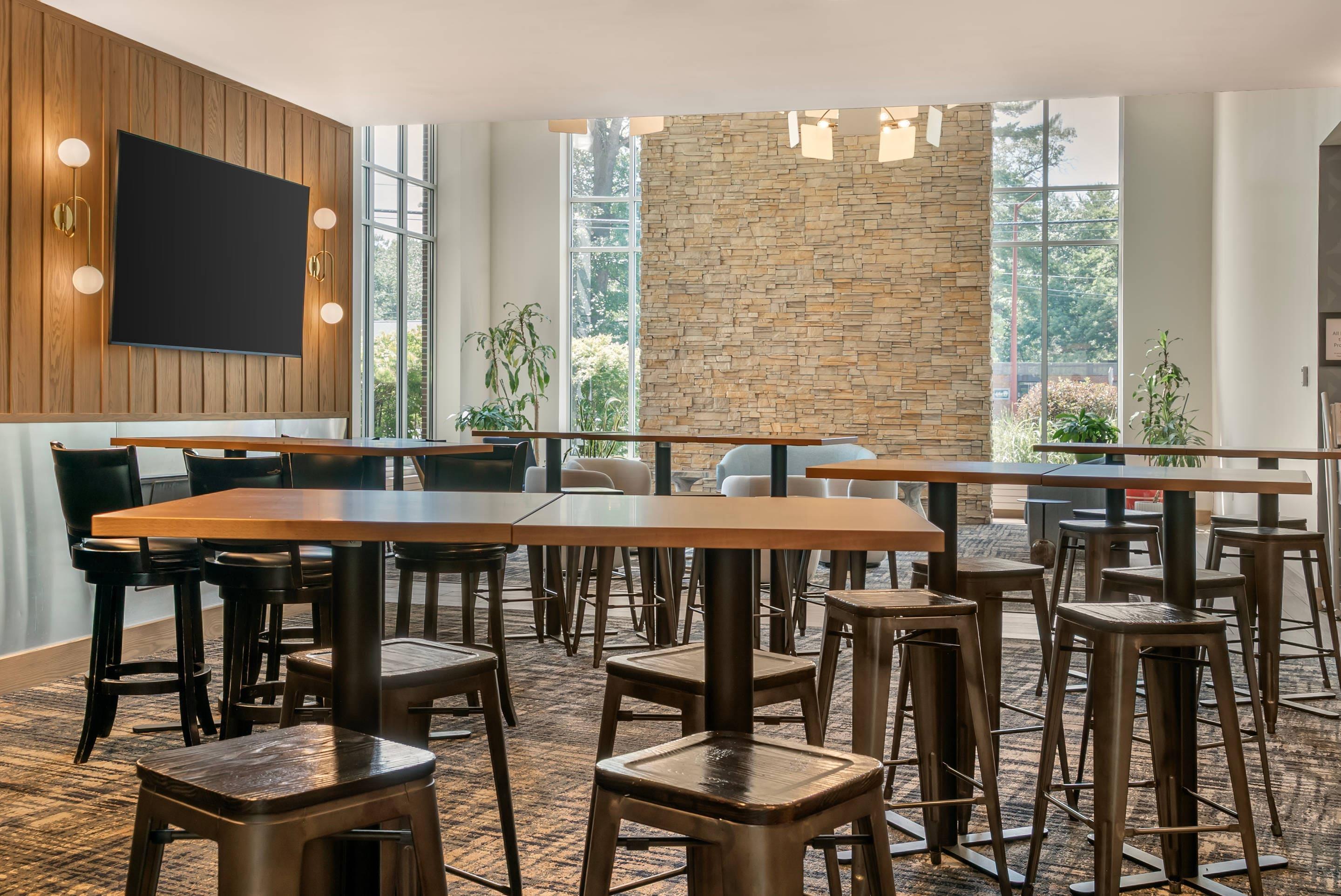 Reflect bistro | Cambria Hotel Traverse City