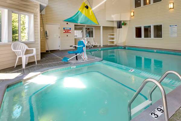Pool - Comfort Inn Traverse City