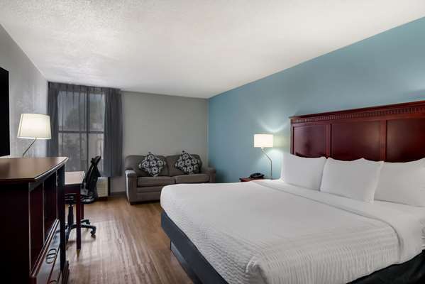  - Clarion Inn & Suites Grand Rapids