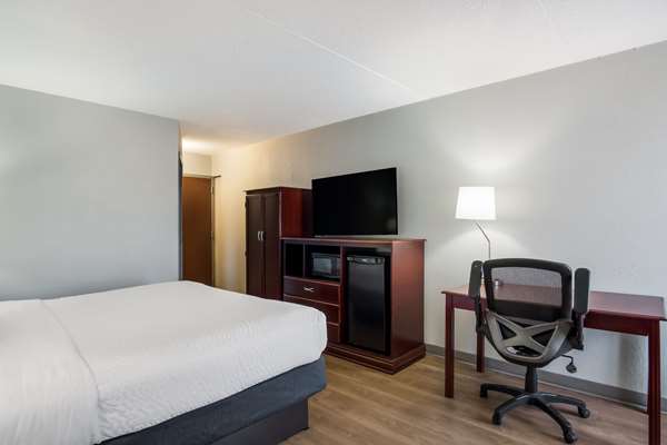  - Clarion Inn & Suites Grand Rapids