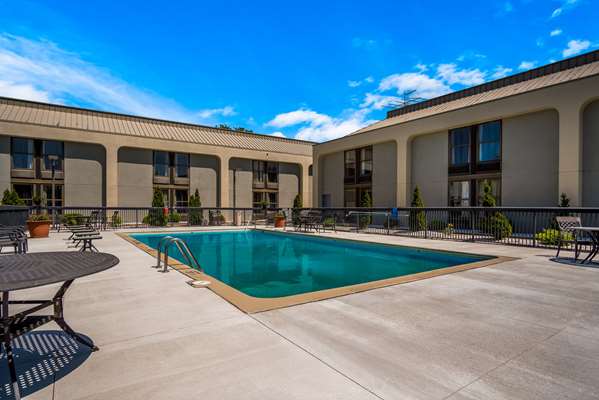 Pool - Clarion Inn & Suites Grand Rapids