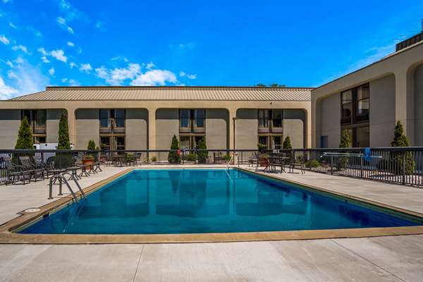 Pool - Clarion Inn & Suites Grand Rapids