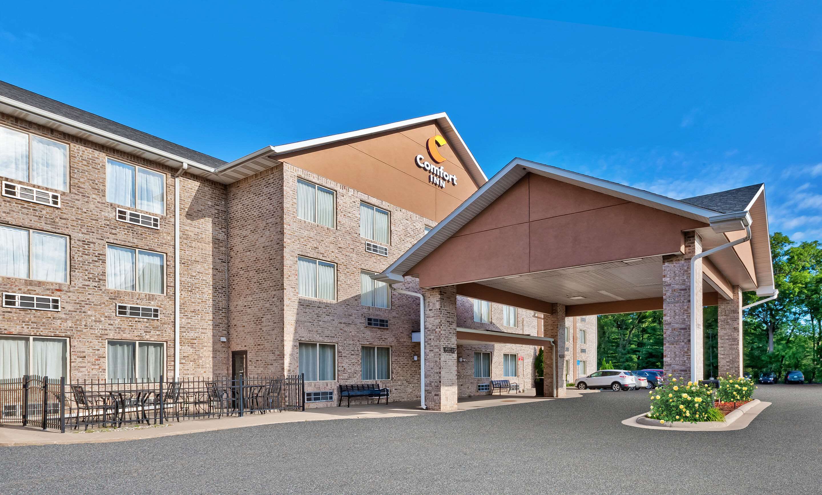 Hotel entrance | Comfort Inn Whitehall near Michigan's Adventure