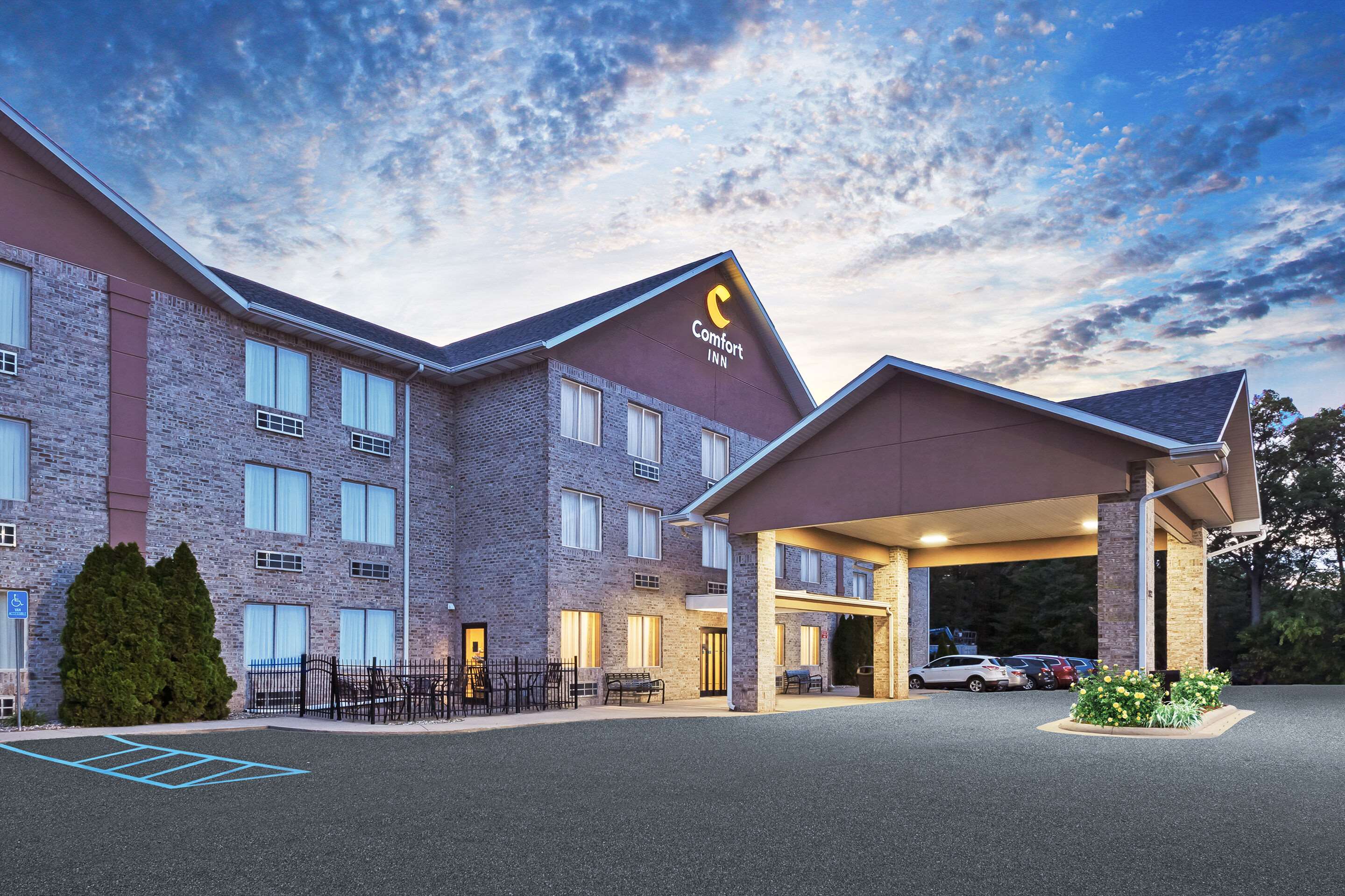 Hotel entrance | Comfort Inn Whitehall near Michigan's Adventure