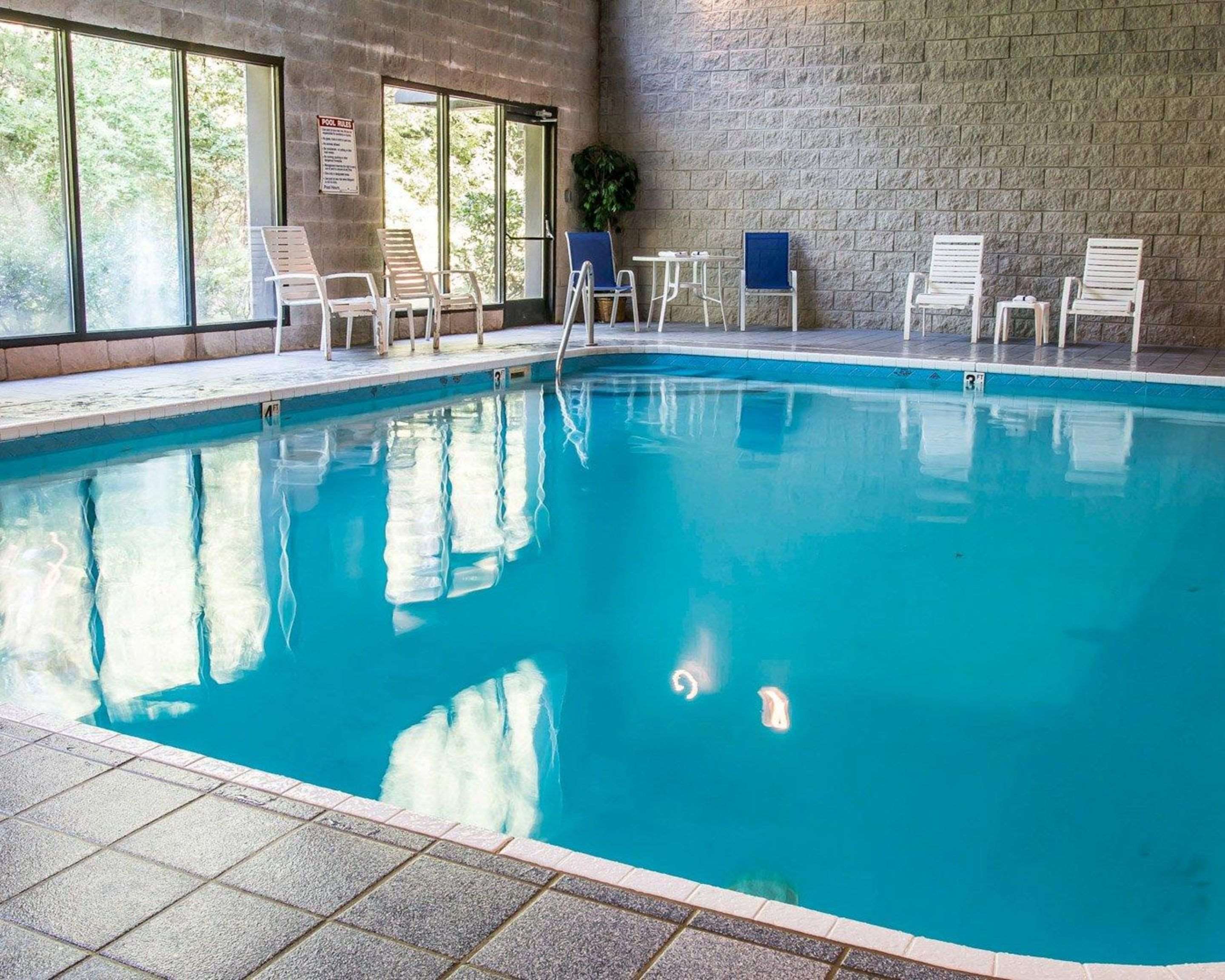 Indoor pool | Comfort Inn Whitehall near Michigan's Adventure