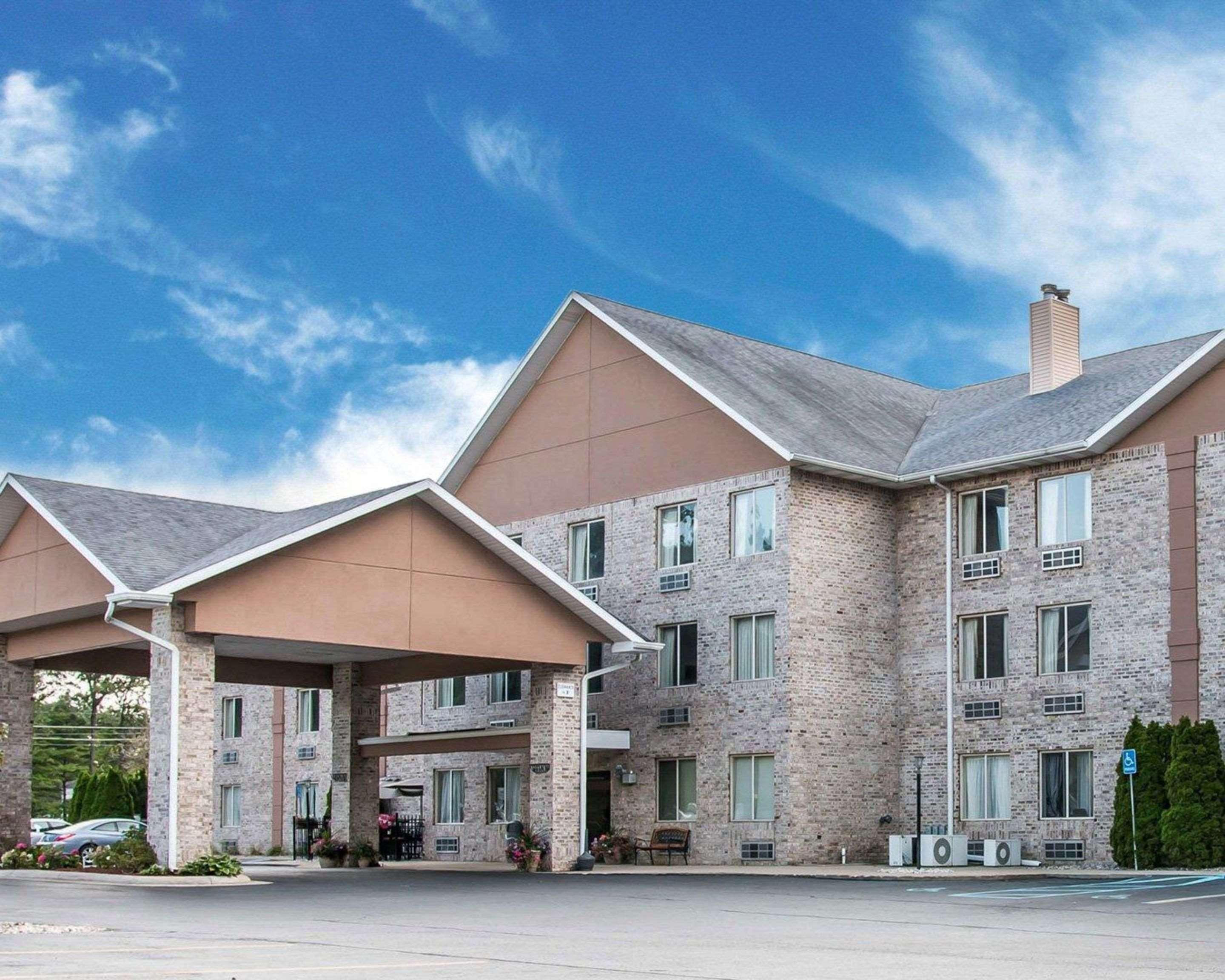 Comfort Inn hotel in Whitehall, MI | Comfort Inn Whitehall near Michigan's Adventure