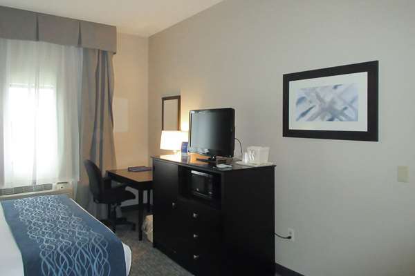  - Comfort Inn Port Huron - I-69 & I-94, Exit 275