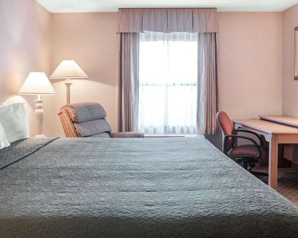 Suite - Quality Inn & Suites Monroe - I-75, Exit 15