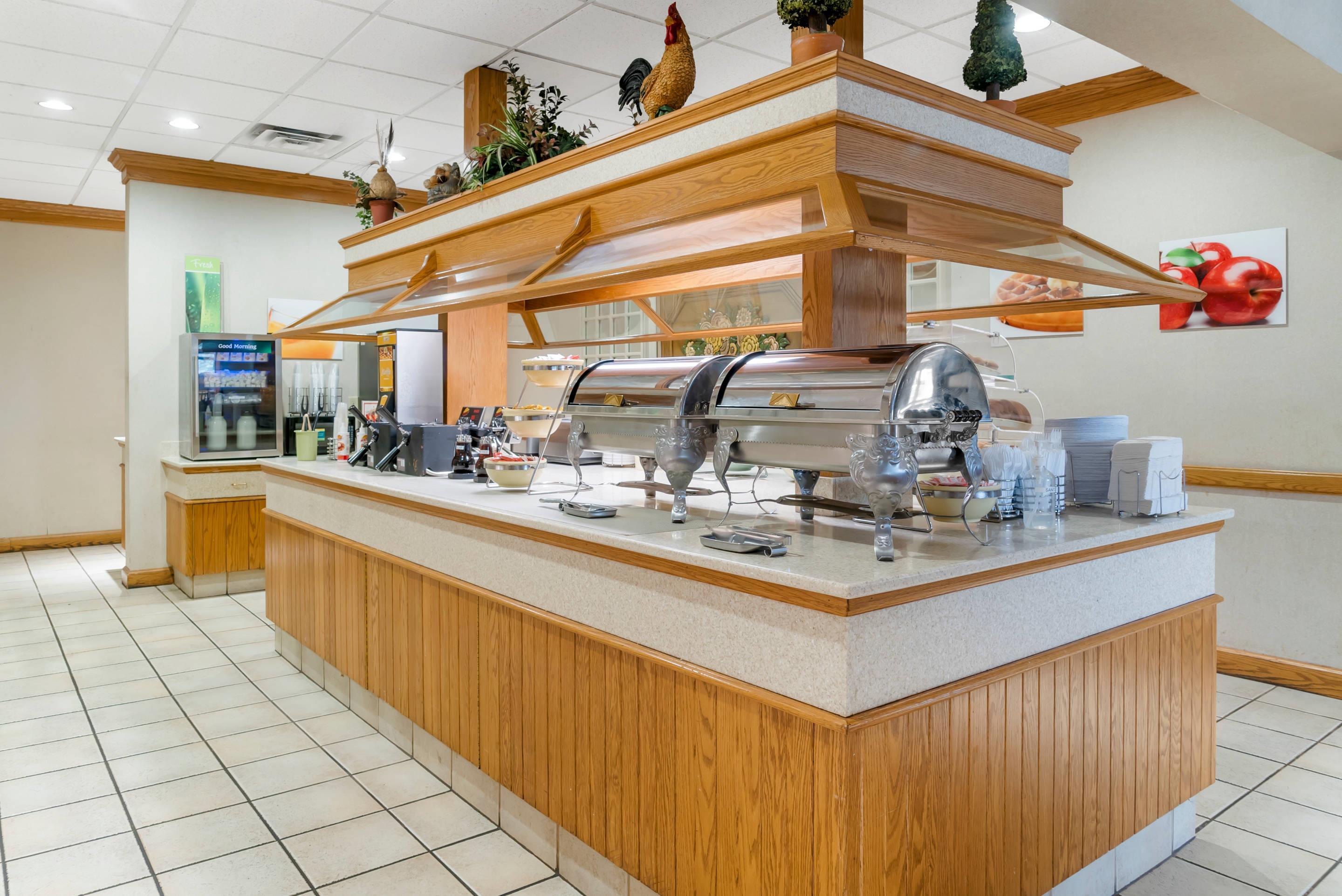 Breakfast area | Quality Inn & Suites