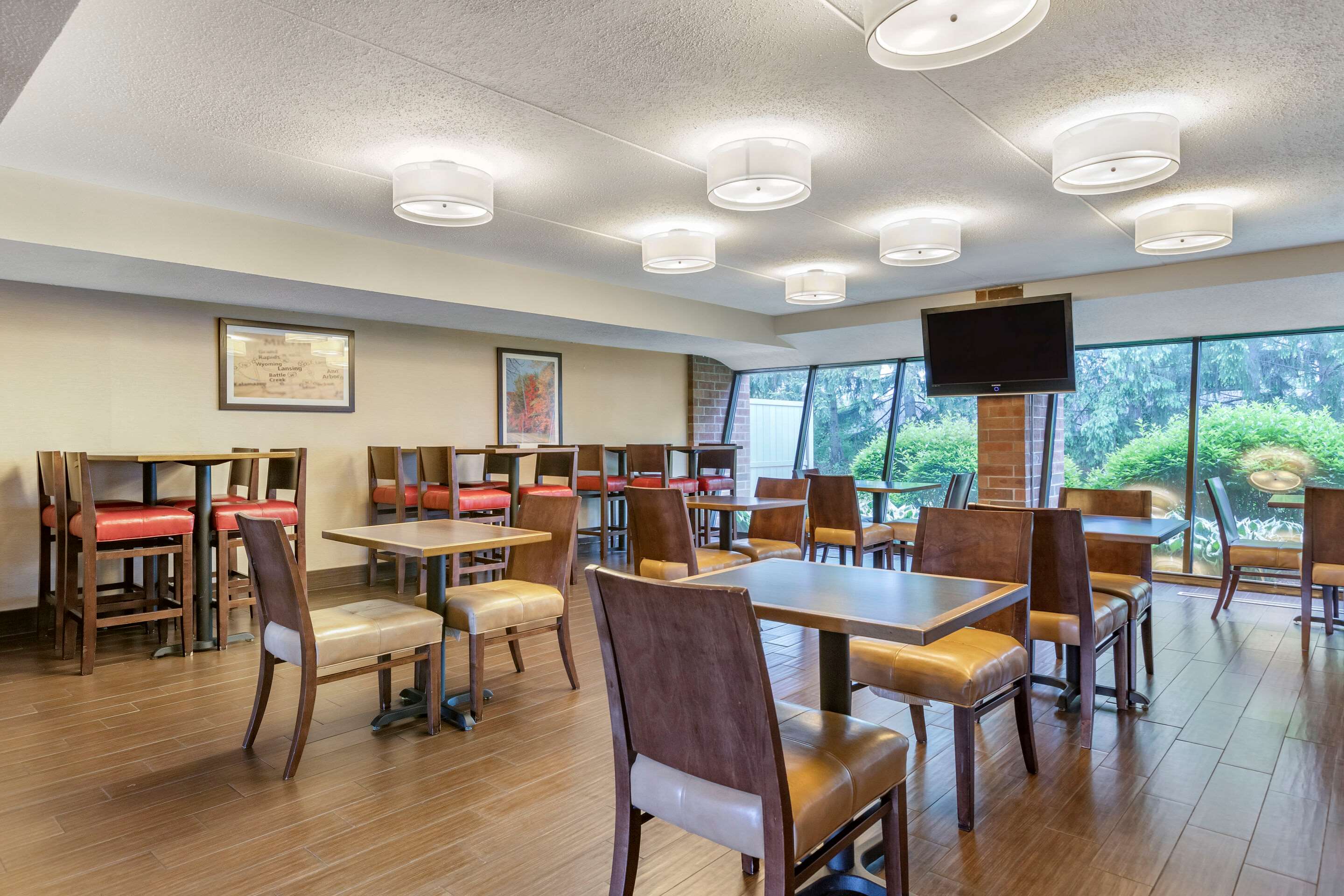 Breakfast area | Comfort Inn