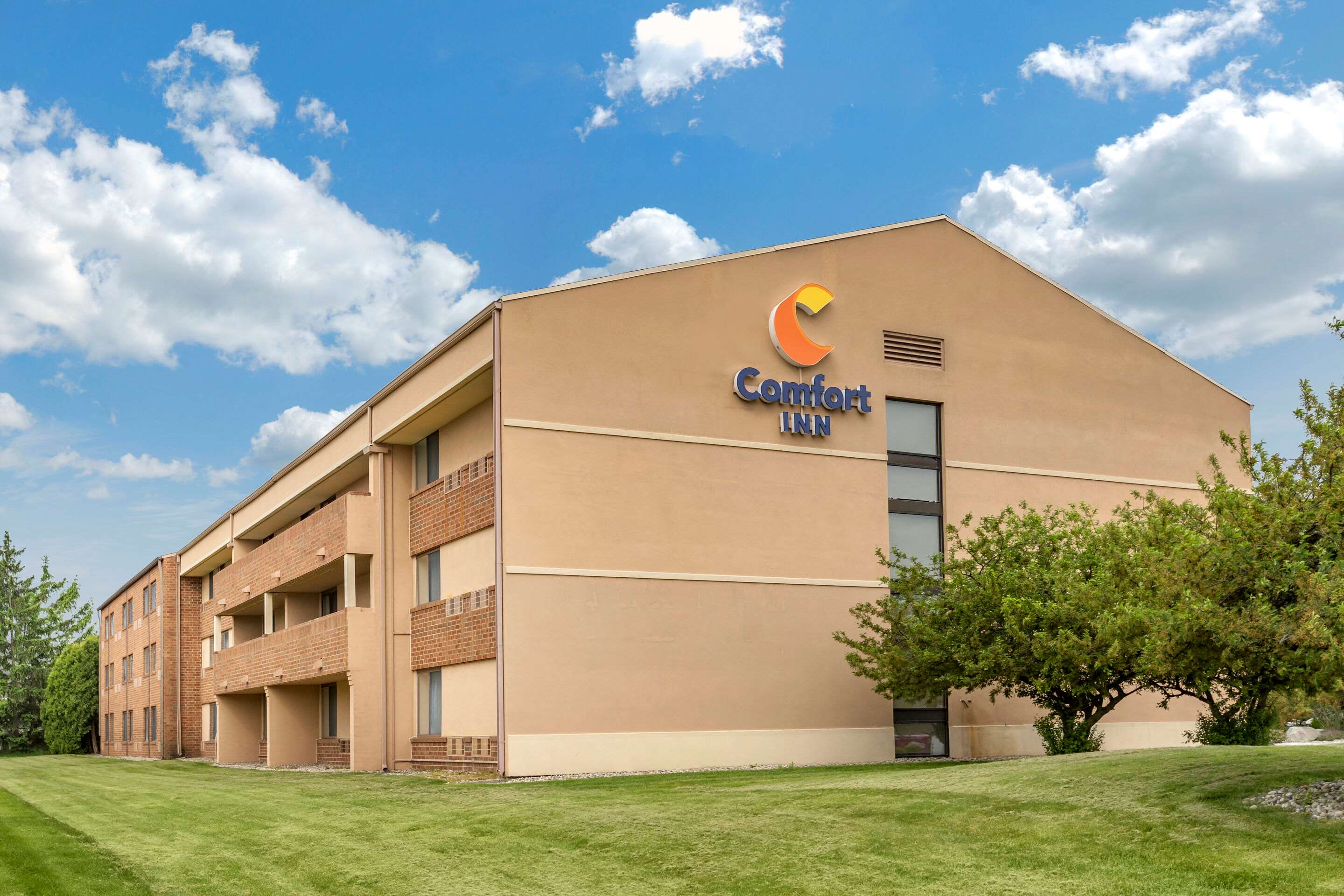 Hotel exterior | Comfort Inn