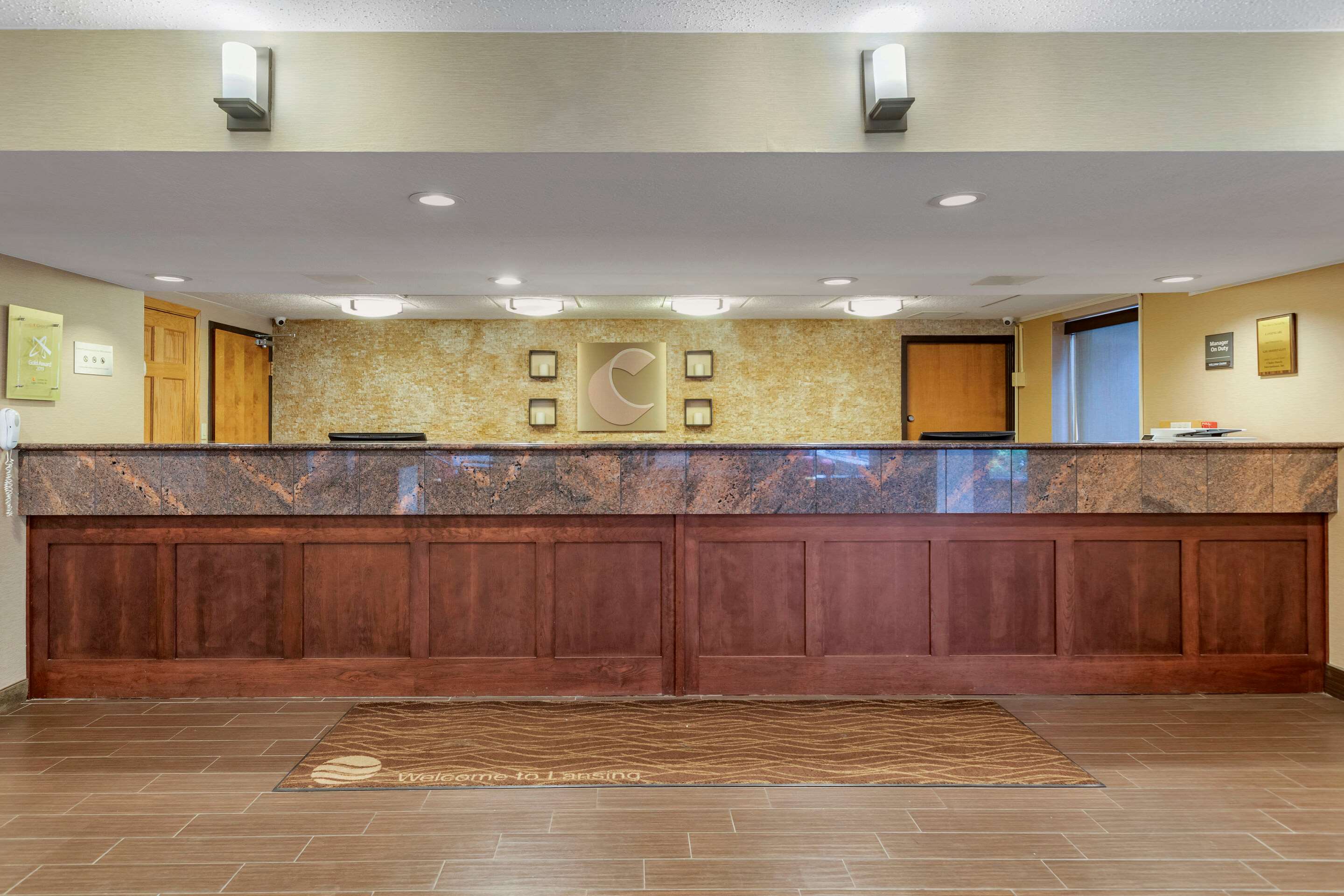 Lobby with sitting area | Comfort Inn