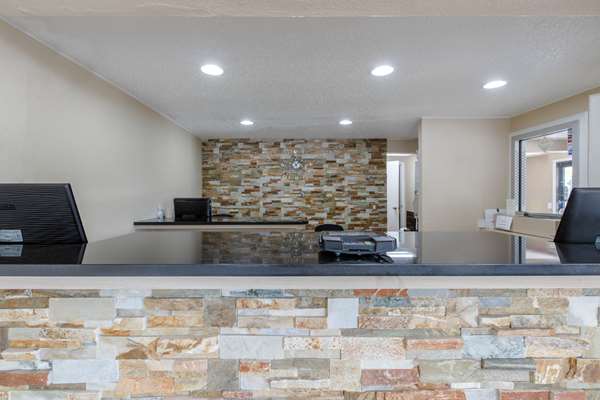  - Rodeway Inn Auburn Hills - I-75, Exit 79