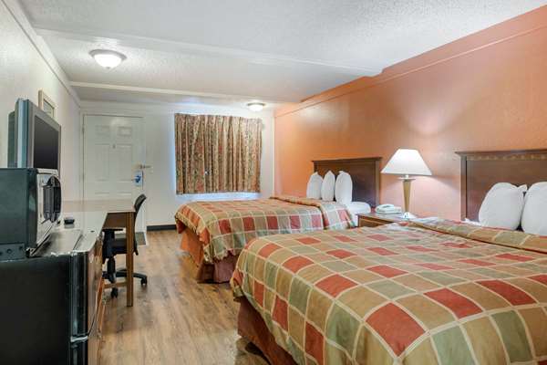  - Rodeway Inn Auburn Hills - I-75, Exit 79