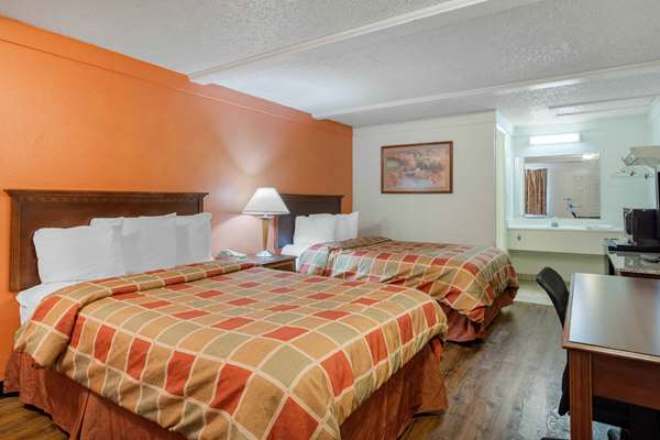  - Rodeway Inn Auburn Hills - I-75, Exit 79