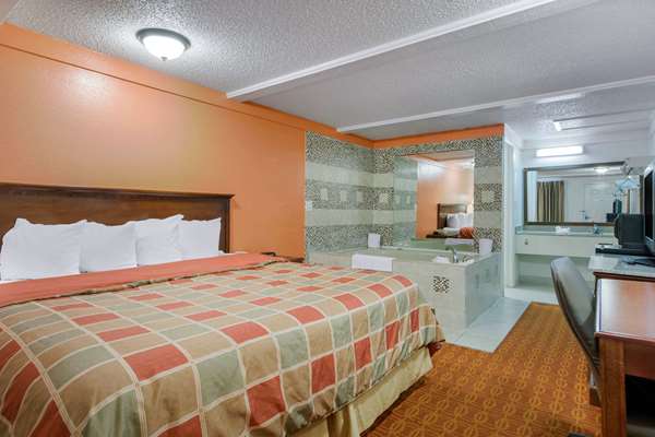  - Rodeway Inn Auburn Hills - I-75, Exit 79