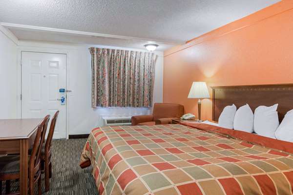  - Rodeway Inn Auburn Hills - I-75, Exit 79