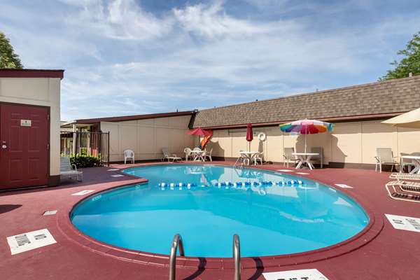 Pool - Rodeway Inn Auburn Hills - I-75, Exit 79