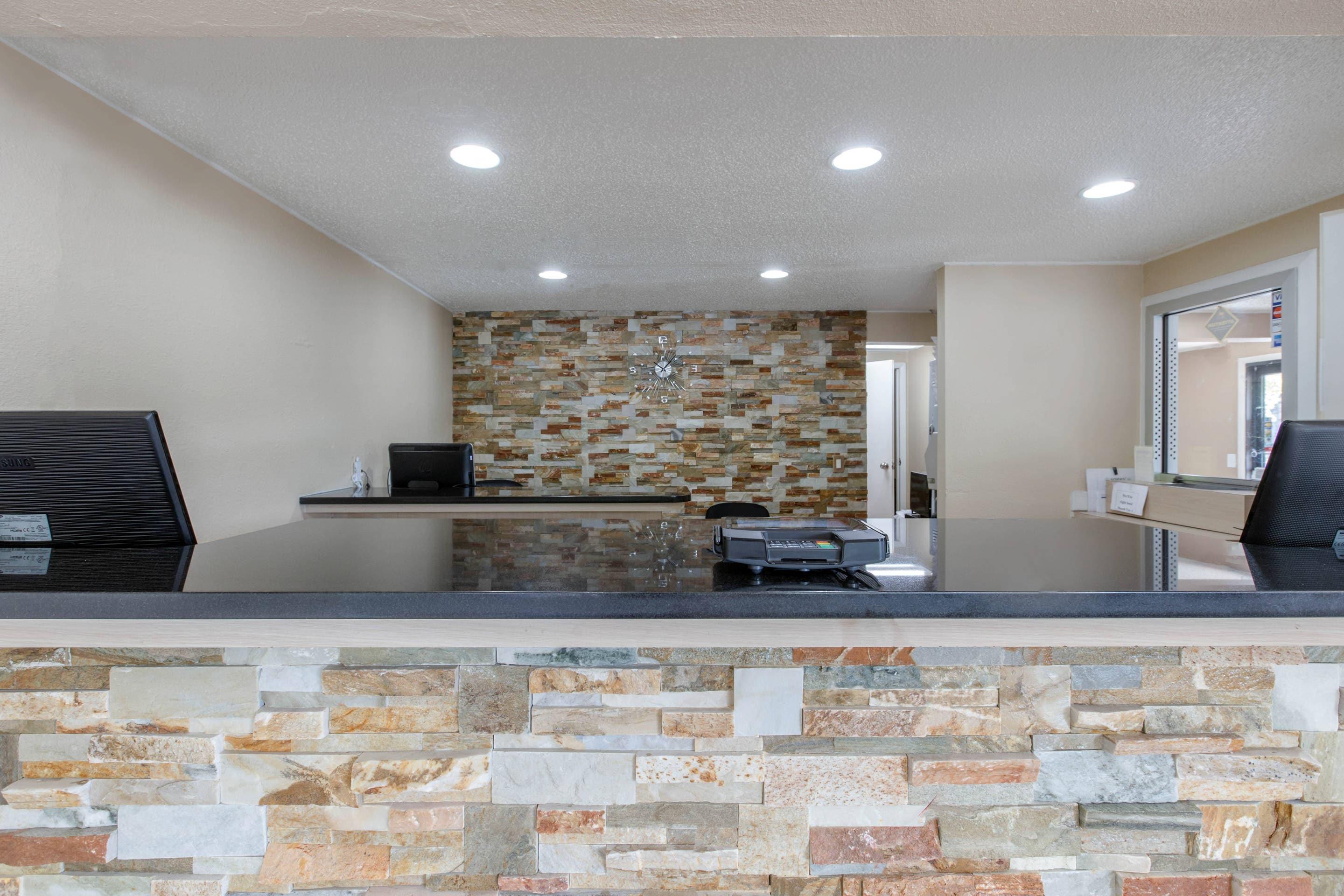 Hotel lobby | Rodeway Inn Auburn Hills