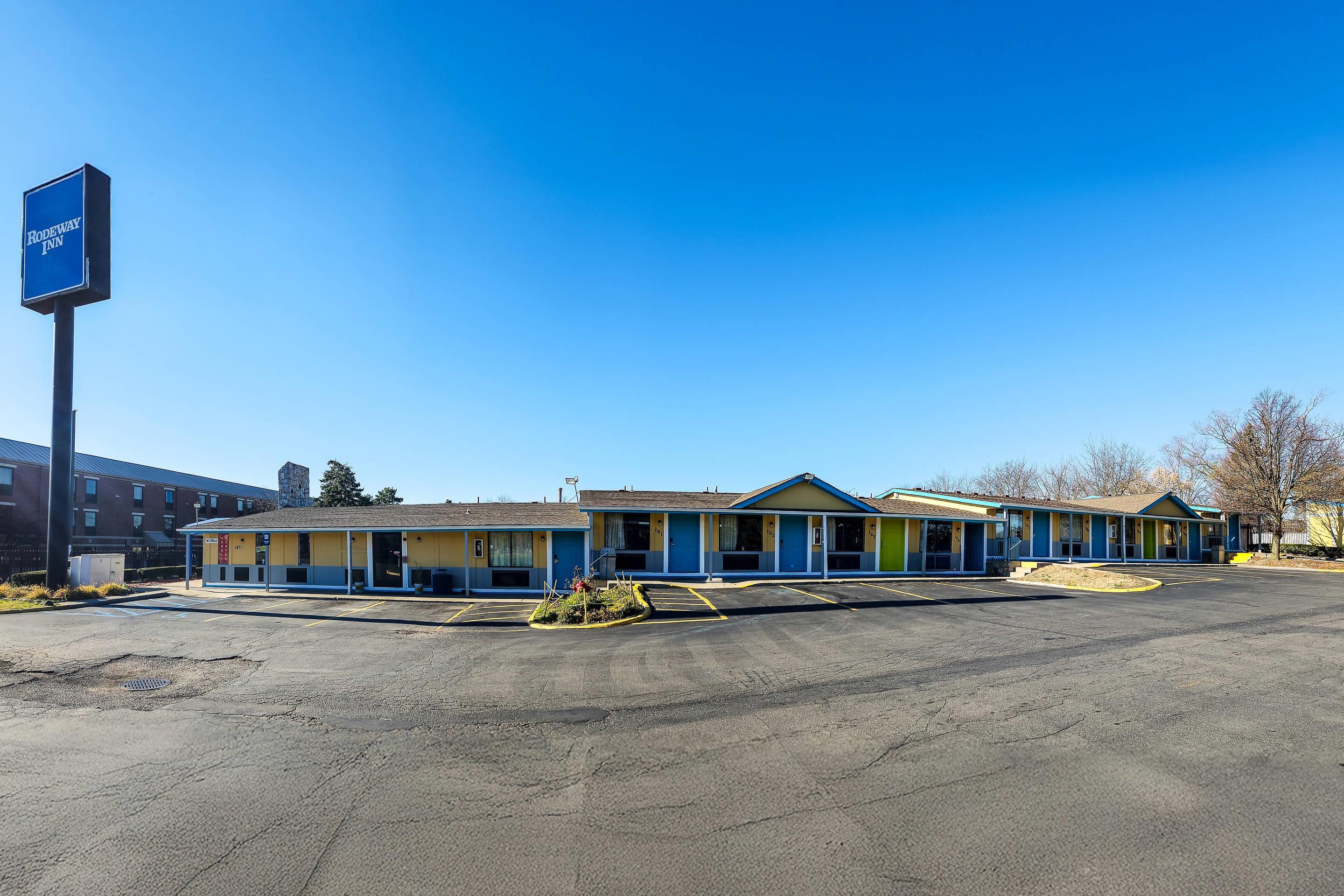 Hotel exterior | Rodeway Inn Auburn Hills