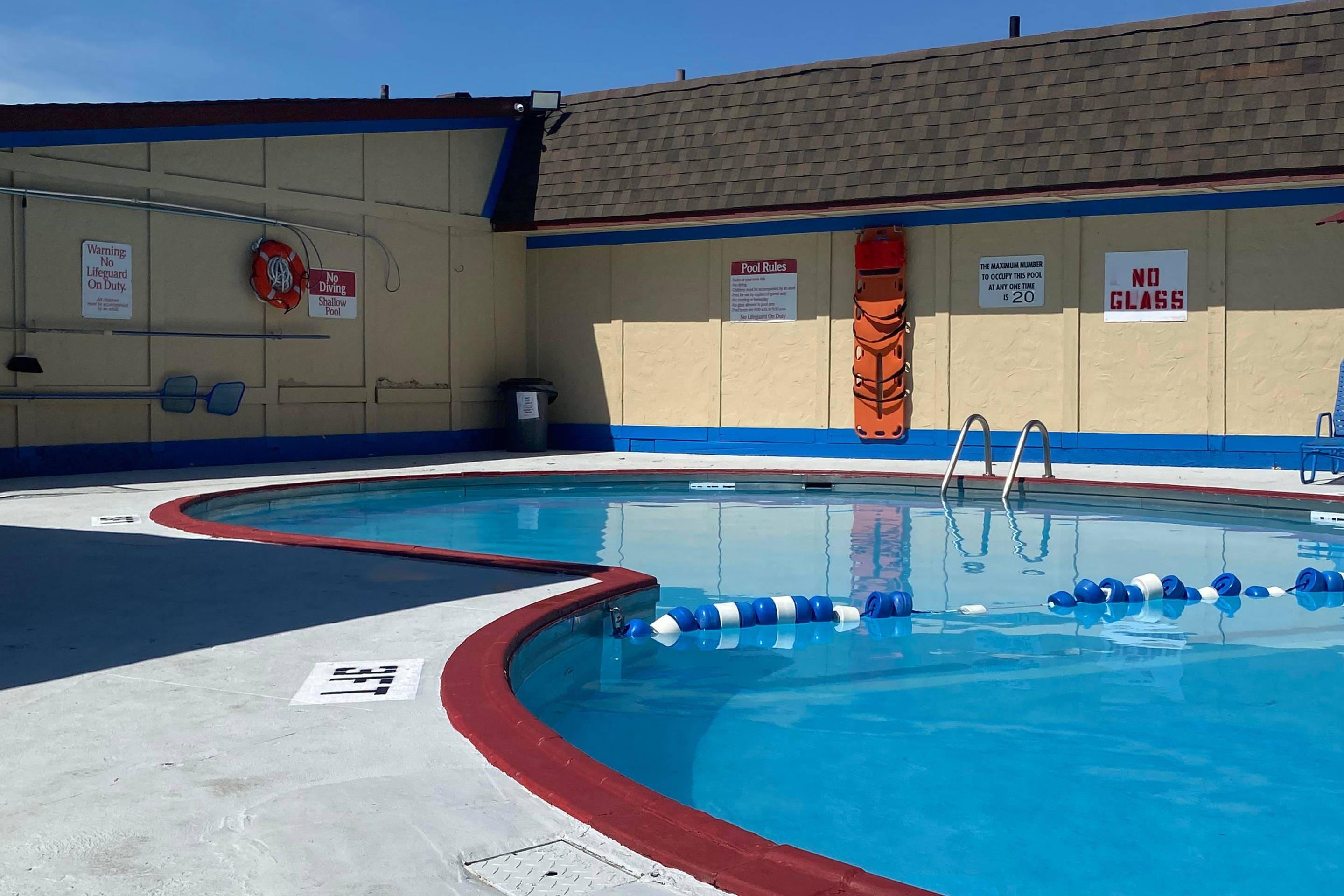 Outdoor pool | Rodeway Inn Auburn Hills