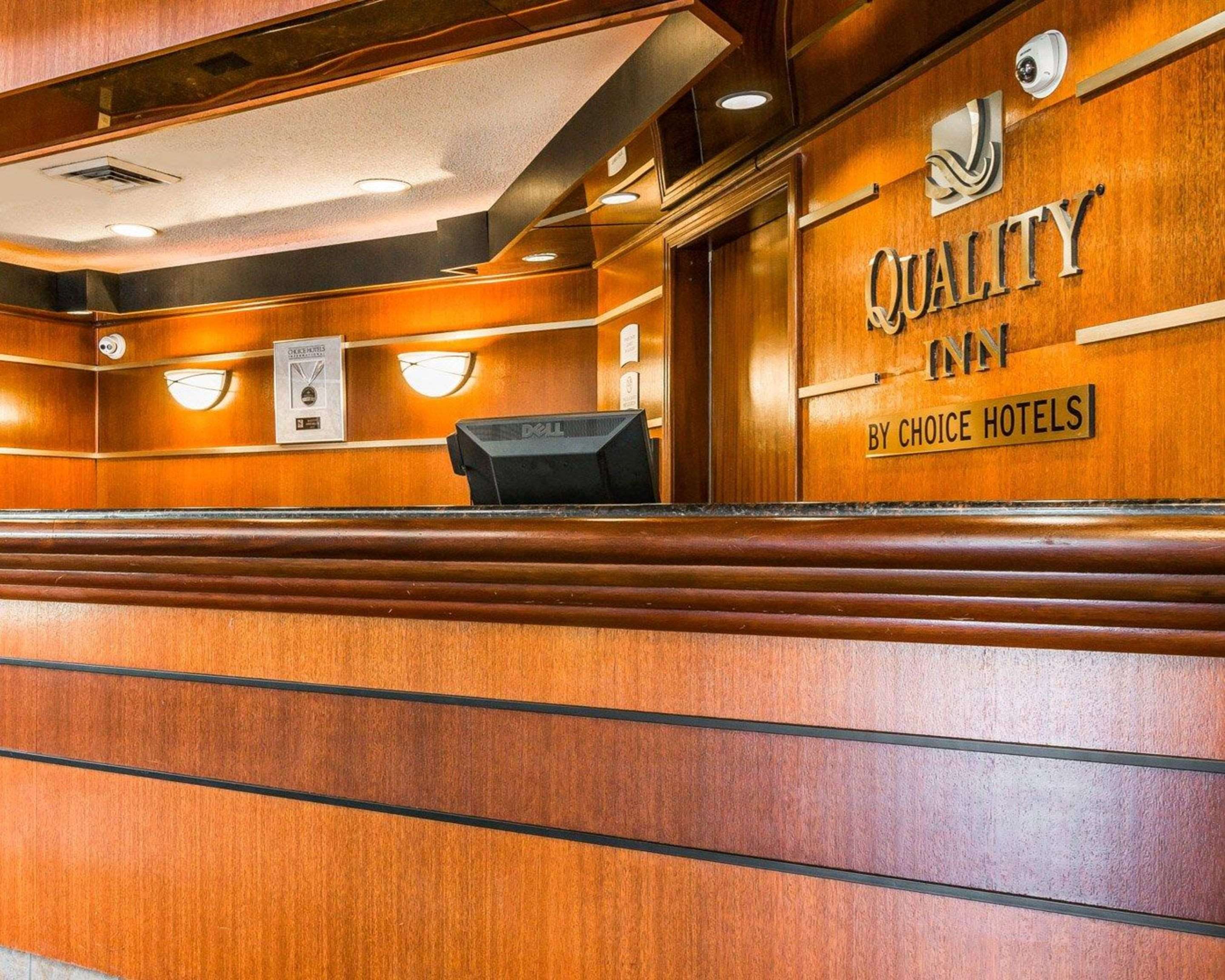 Front desk | Quality Inn