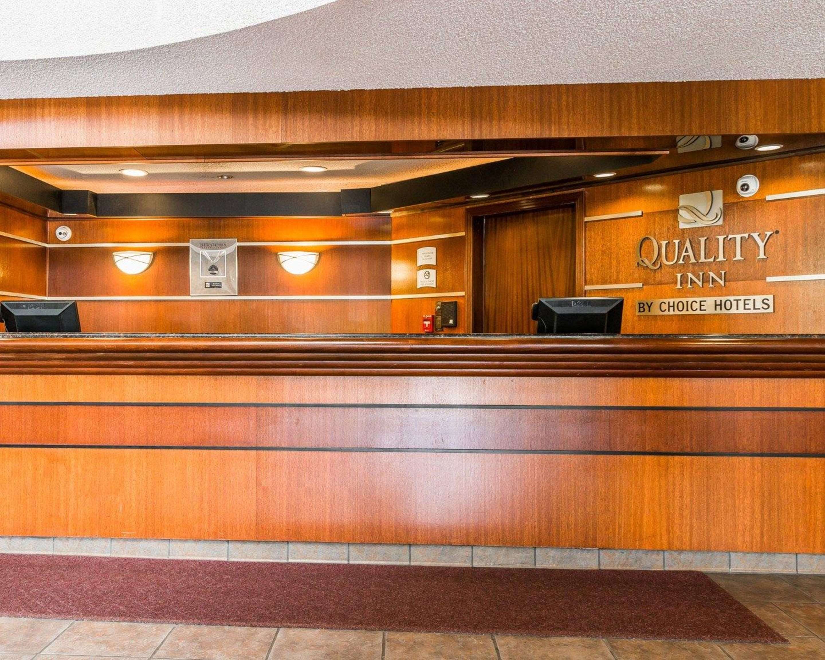Front desk | Quality Inn