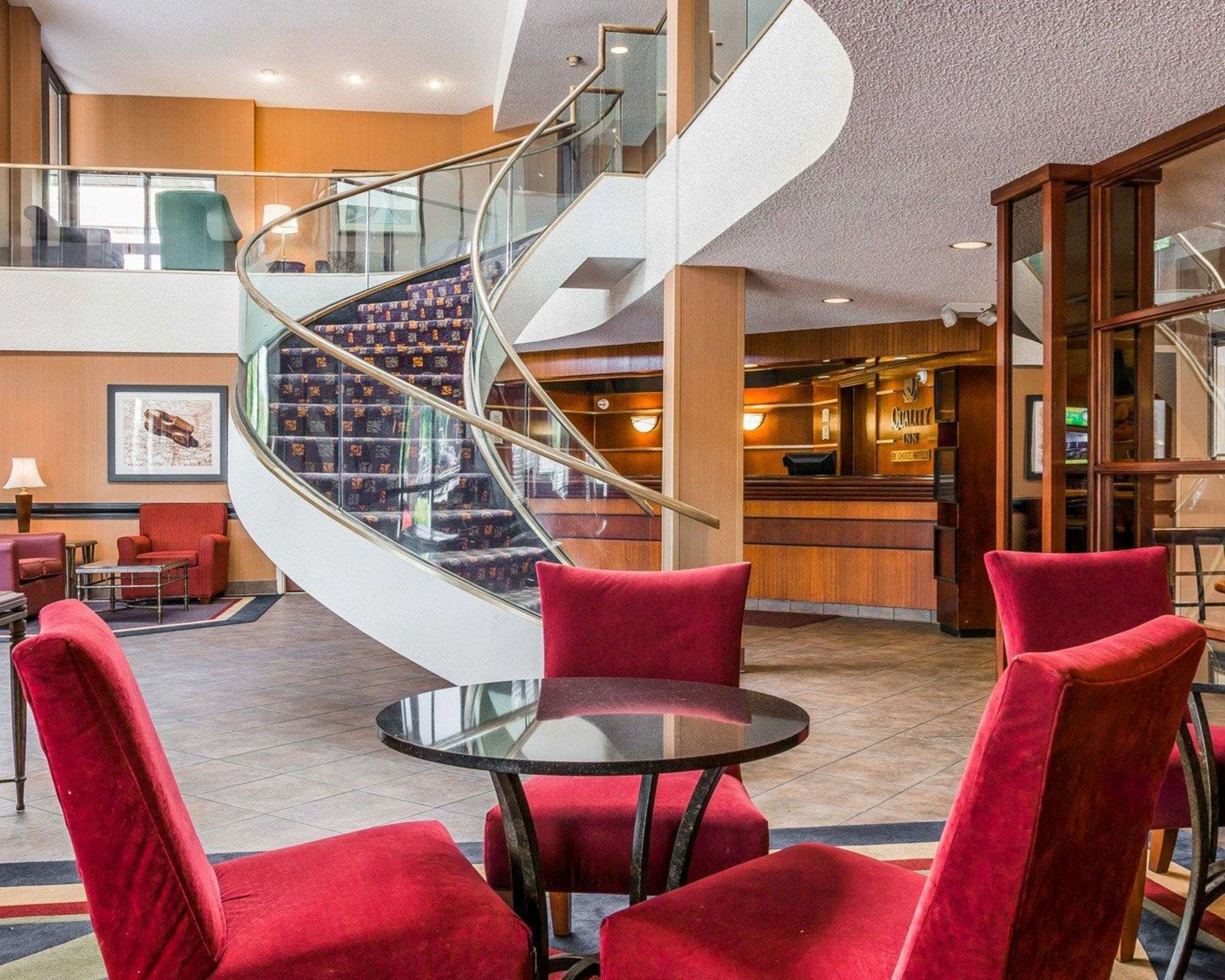 Hotel lobby | Quality Inn