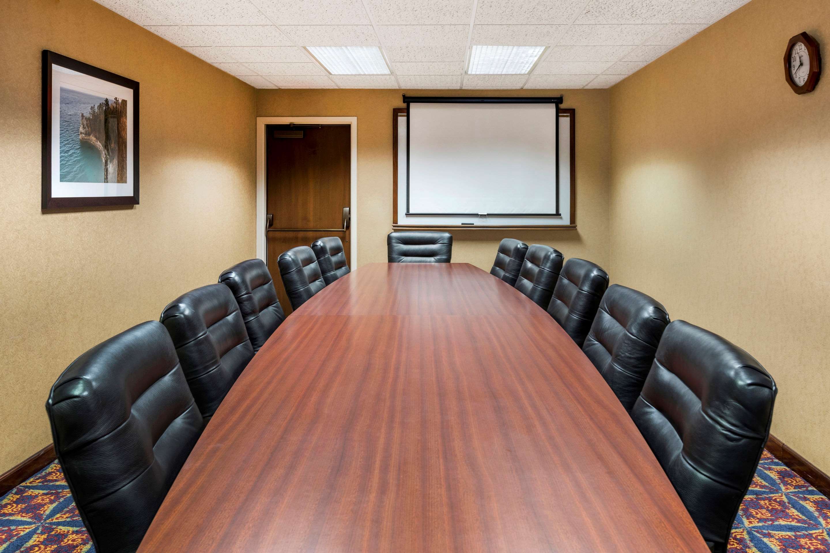 Boardroom | Quality Inn