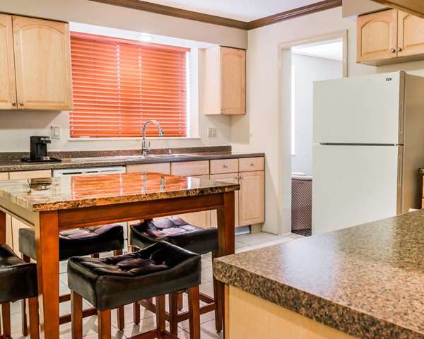 Suite - Comfort Inn Utica