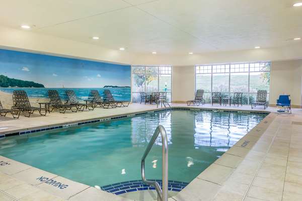 Pool - Comfort Inn Plainwell