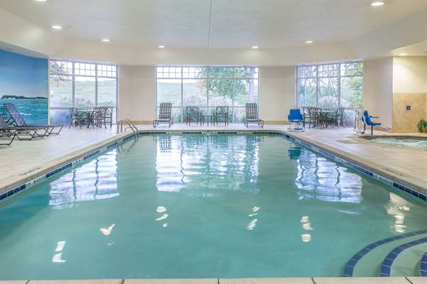 Pool - Comfort Inn Plainwell