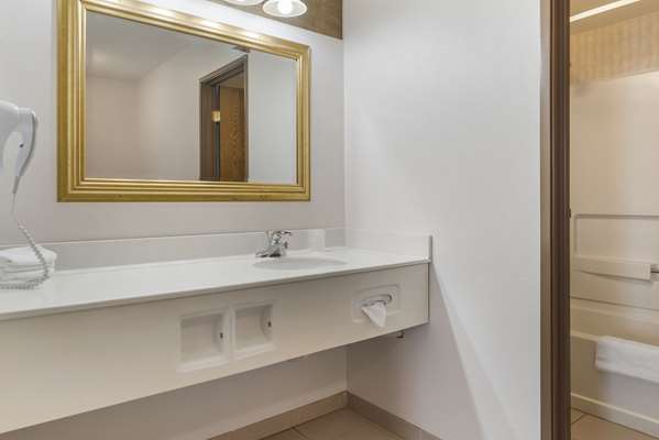  - Quality Inn Manistique