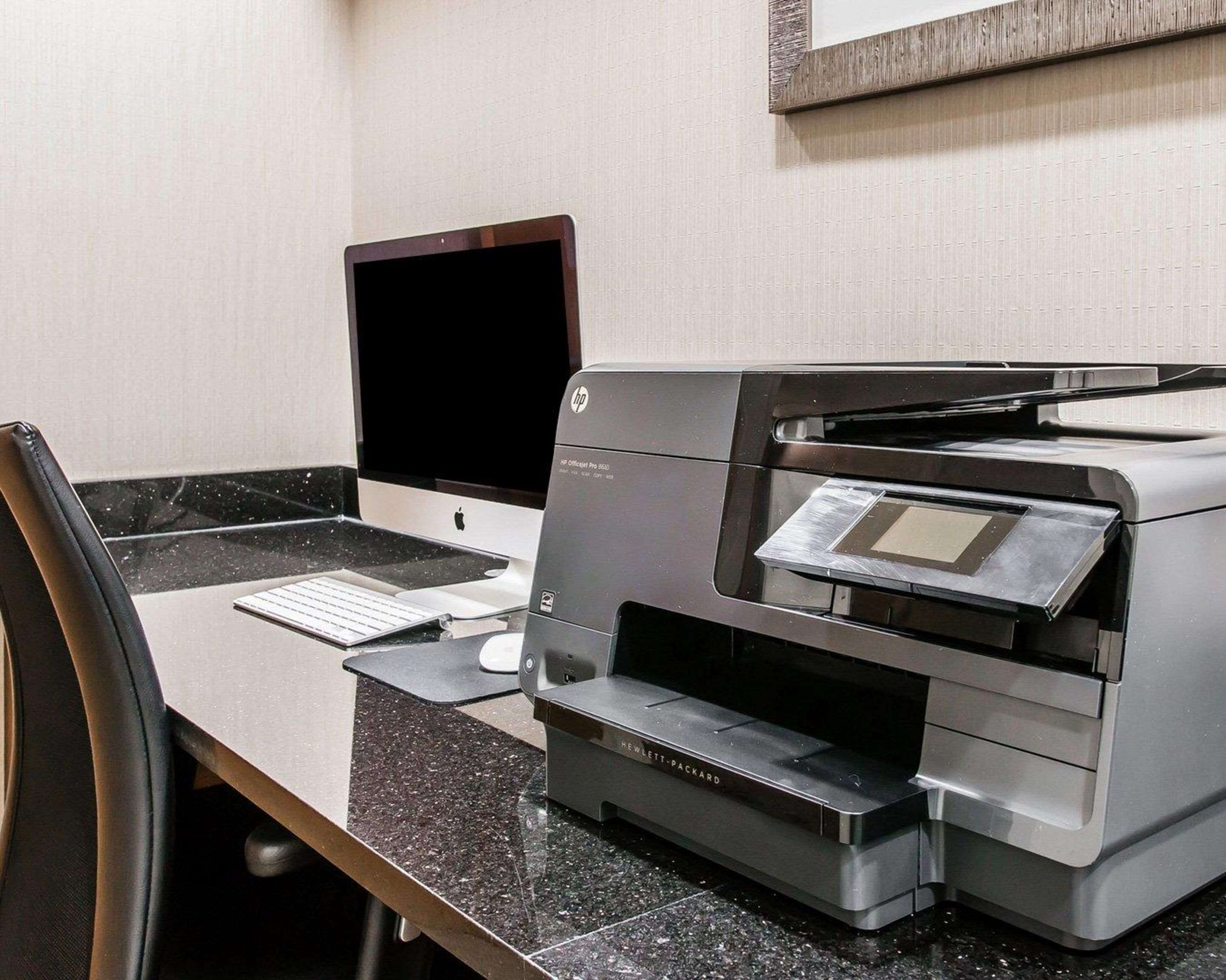 Business center | Quality Inn & Suites Warren - Detroit