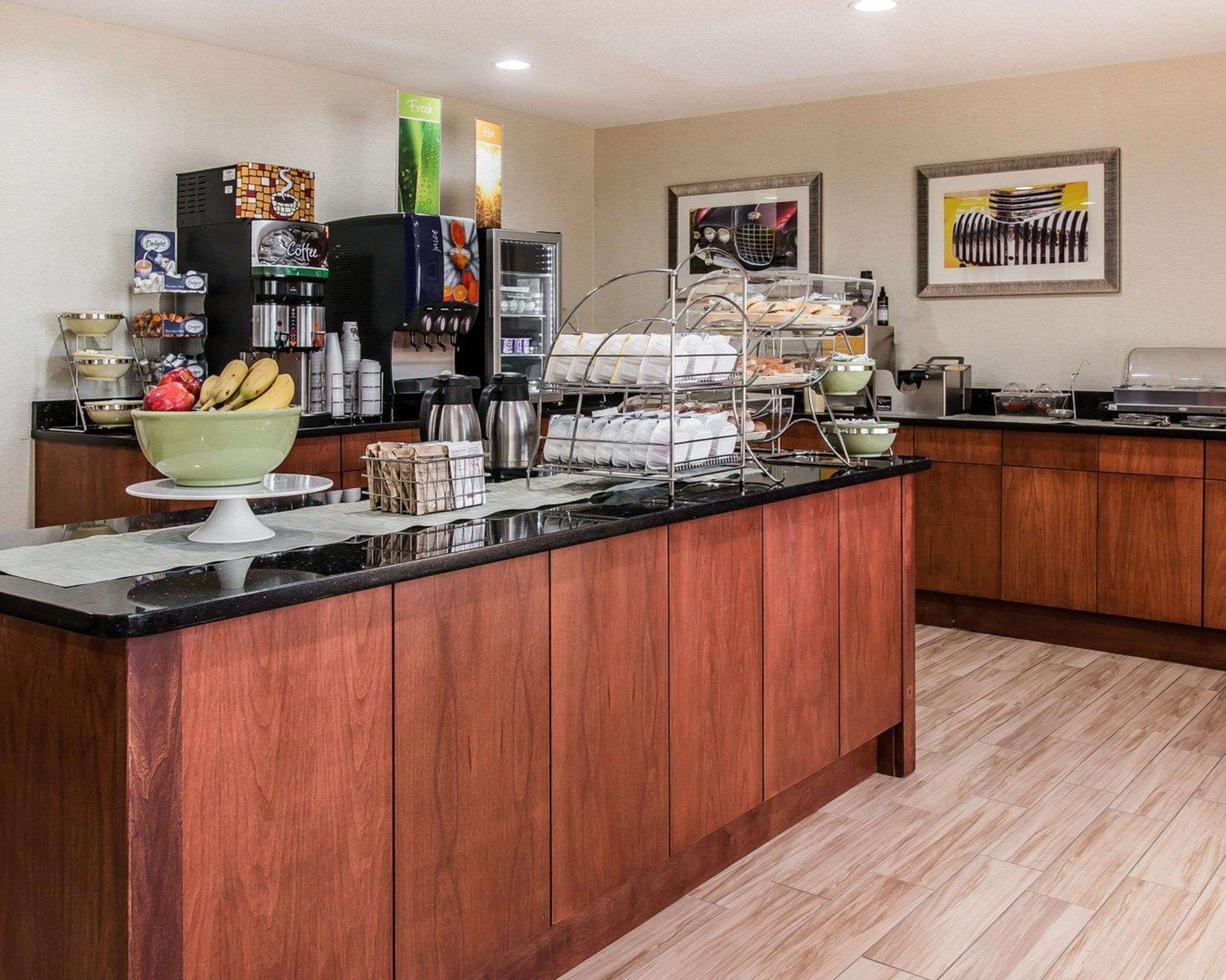 Breakfast bar | Quality Inn & Suites Warren - Detroit